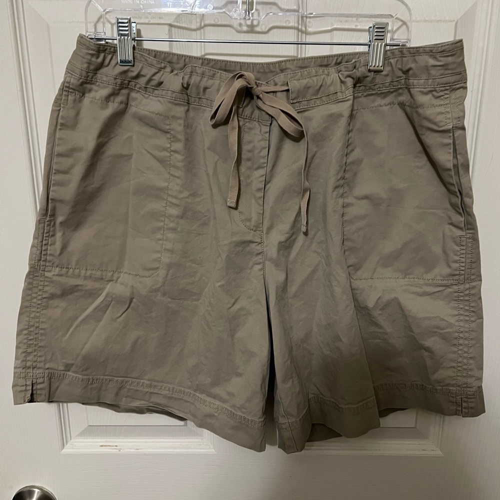 J. Jill Olive Green Cargo Shorts with Drawstring